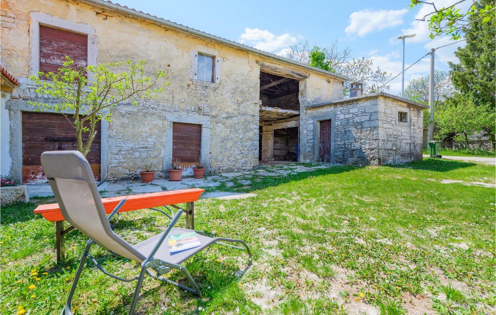 Cozy Home In Pazin With House A Panoramic View Exterior photo