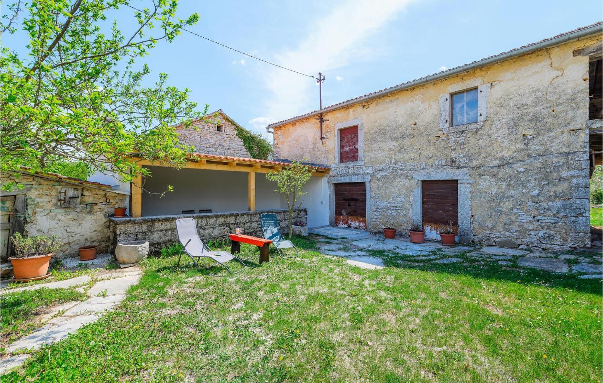 Cozy Home In Pazin With House A Panoramic View Exterior photo
