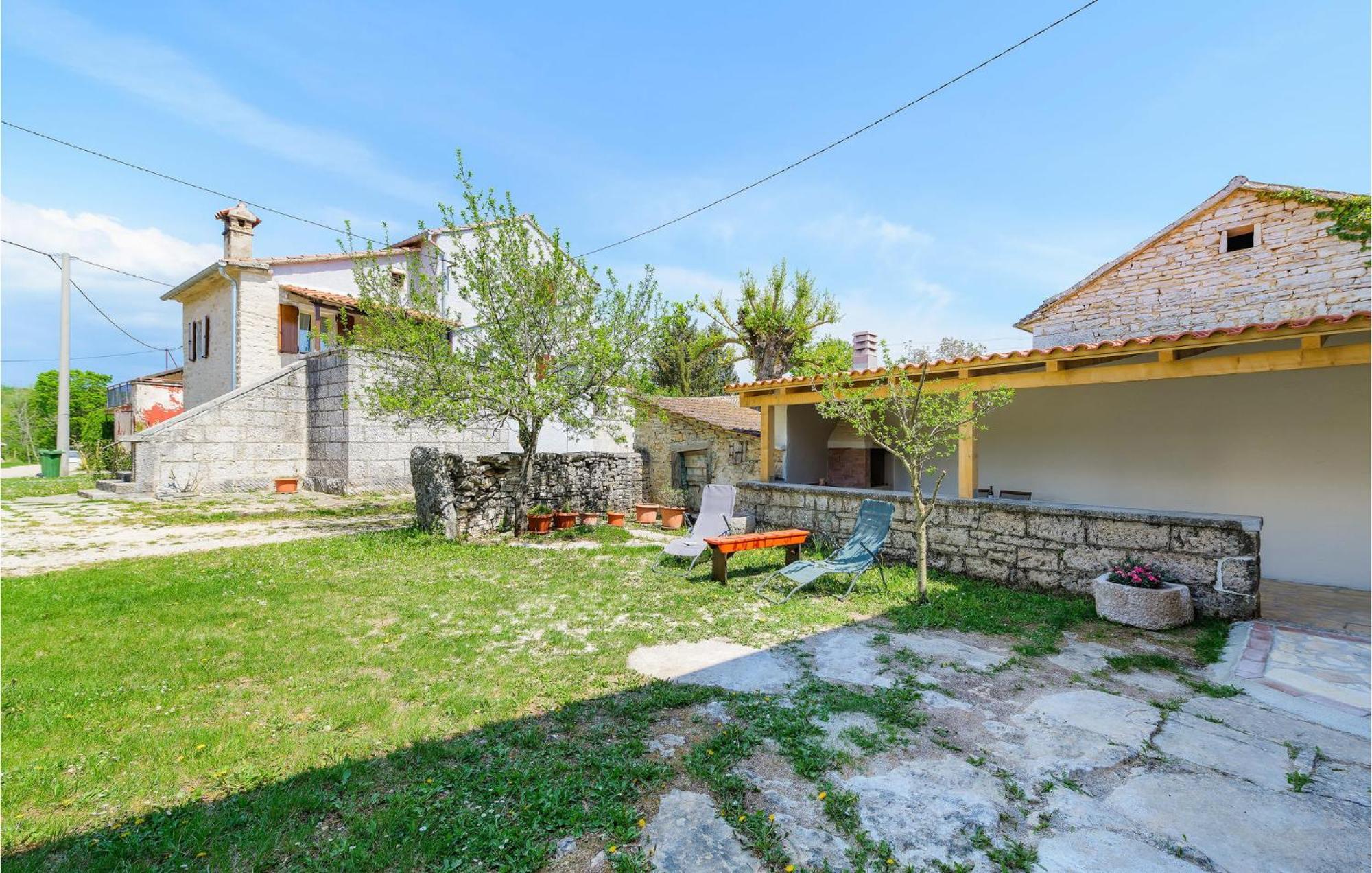 Cozy Home In Pazin With House A Panoramic View Exterior photo