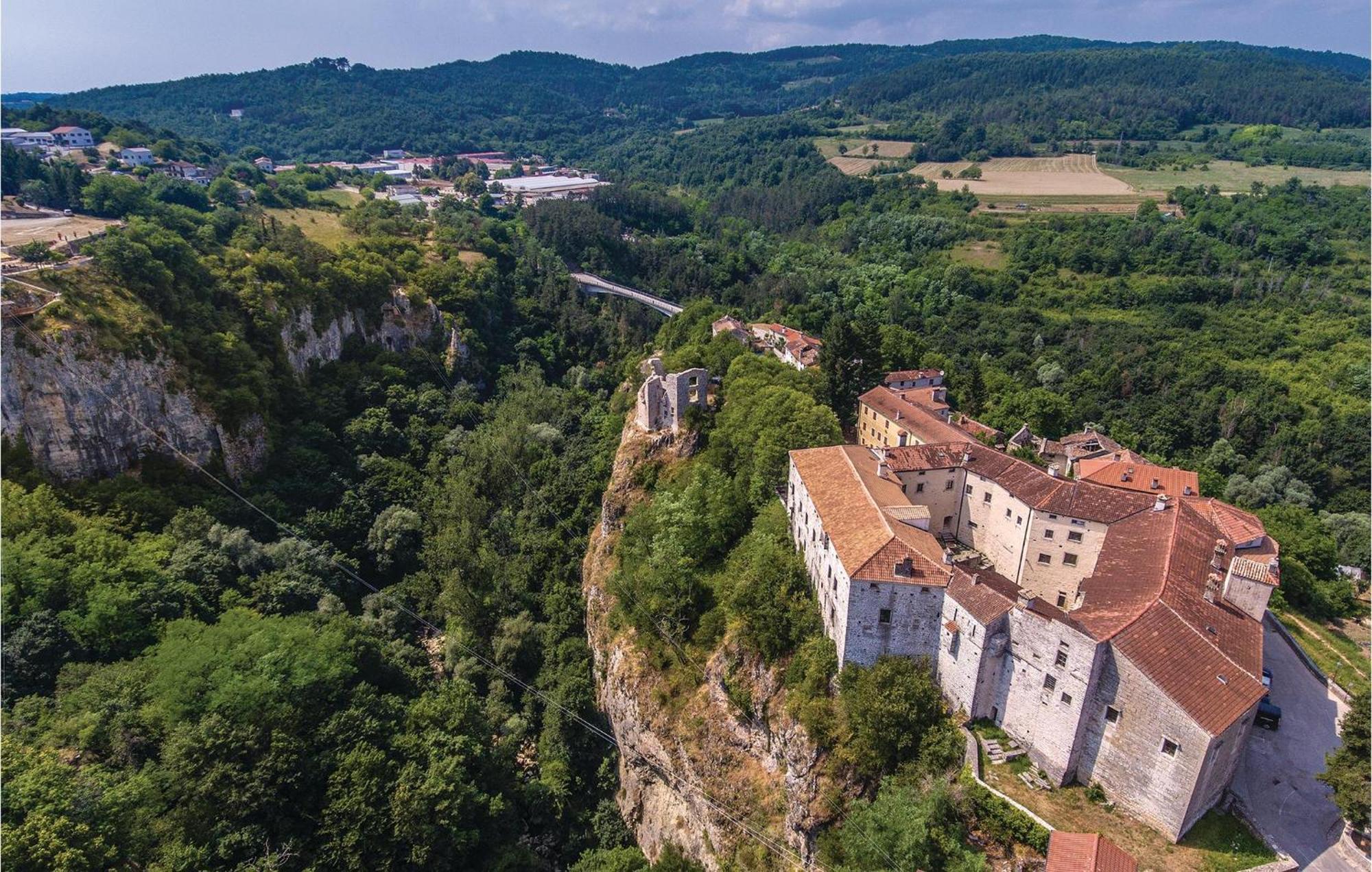 Cozy Home In Pazin With House A Panoramic View Exterior photo